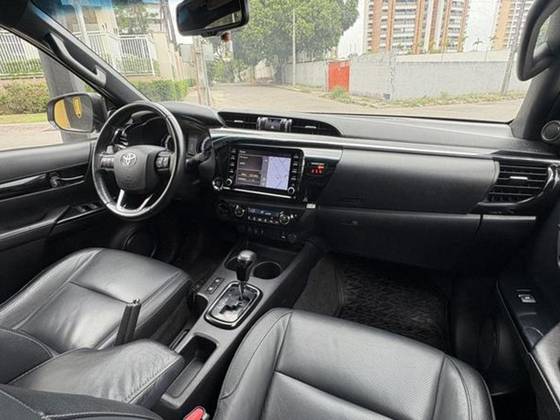 TOYOTA HILUX 2.8 SRX 4X4 CD 16V DIESEL 4P AUTOMÁTICO